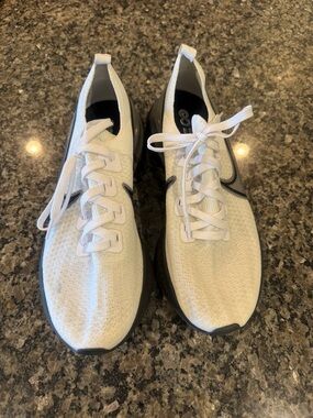 Nike White and Black Men's Athletic Running Sneakers